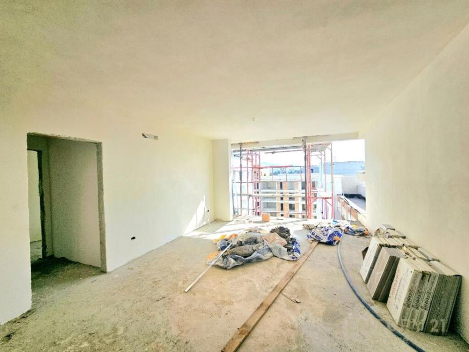 Porcelan, Tirana, Albania