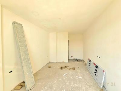 Porcelan, Tirana, Albania