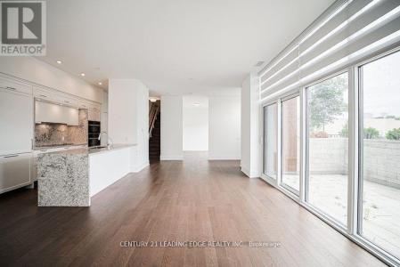 20 INN ON THE PK DRIVE, Toronto (banbury-don Mills), Ontario M3C 0P8, CANADÁ