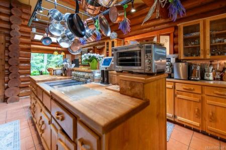 3272 ROPER RD, Nanaimo, British Columbia V9G 1C4, Canada