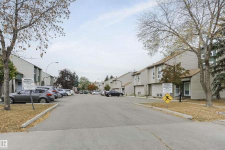 2020 105 STREET NW, Edmonton, Alberta T6J 5J2, Canada