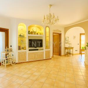 Via Zandonai, Olbia, Sardegna 07026, Italia