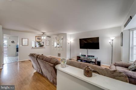 14072 Oxbridge Inn Court, Woodbridge, Virginia 22193, USA