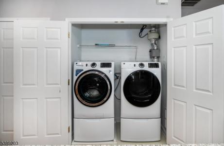 11 Zachary Way, Mount Arlington, New Jersey 07856-2322