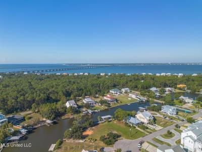 Golf View Drive, Pass Christian, Mississippi 39571