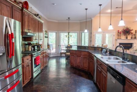 8814 Matt Daniels Lane, Benton, Arkansas 72019