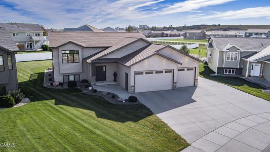 1800 Amber Place, Mandan, North Dakota 58554