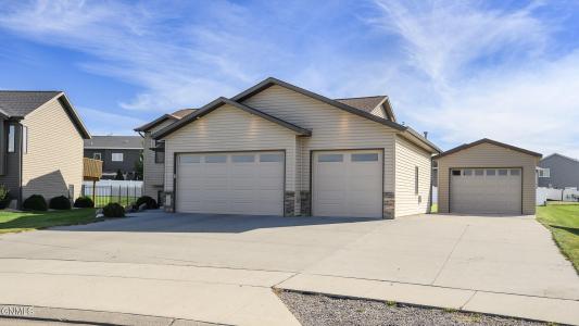 1800 Amber Place, Mandan, ノースダコタ 58554, アメリカ合衆国