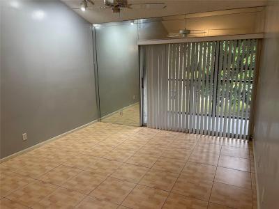 3083 N Oakland Forest Dr , 308, Oakland Park, פלורידה 33309, ארצות הברית של אמריקה 