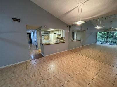 3083 N Oakland Forest Dr , 308, Oakland Park, פלורידה 33309, ארצות הברית של אמריקה 