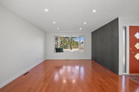 7 STIRLING CLOSE, Red Deer, Alberta T4N 0A8, Canadá