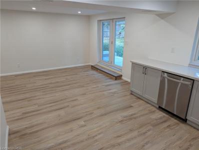 26 SPRINGBANK CRESCENT, Kitchener, Ontario N2M 4P7, Canada