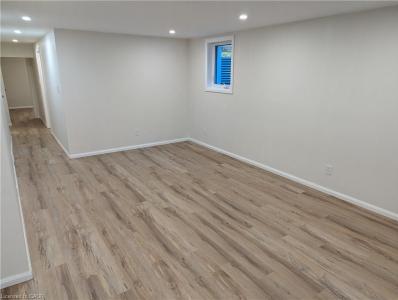 26 SPRINGBANK CRESCENT, Kitchener, Ontario N2M 4P7, Canada