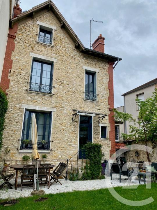 Melun, Isla De Francia 77000, Francia