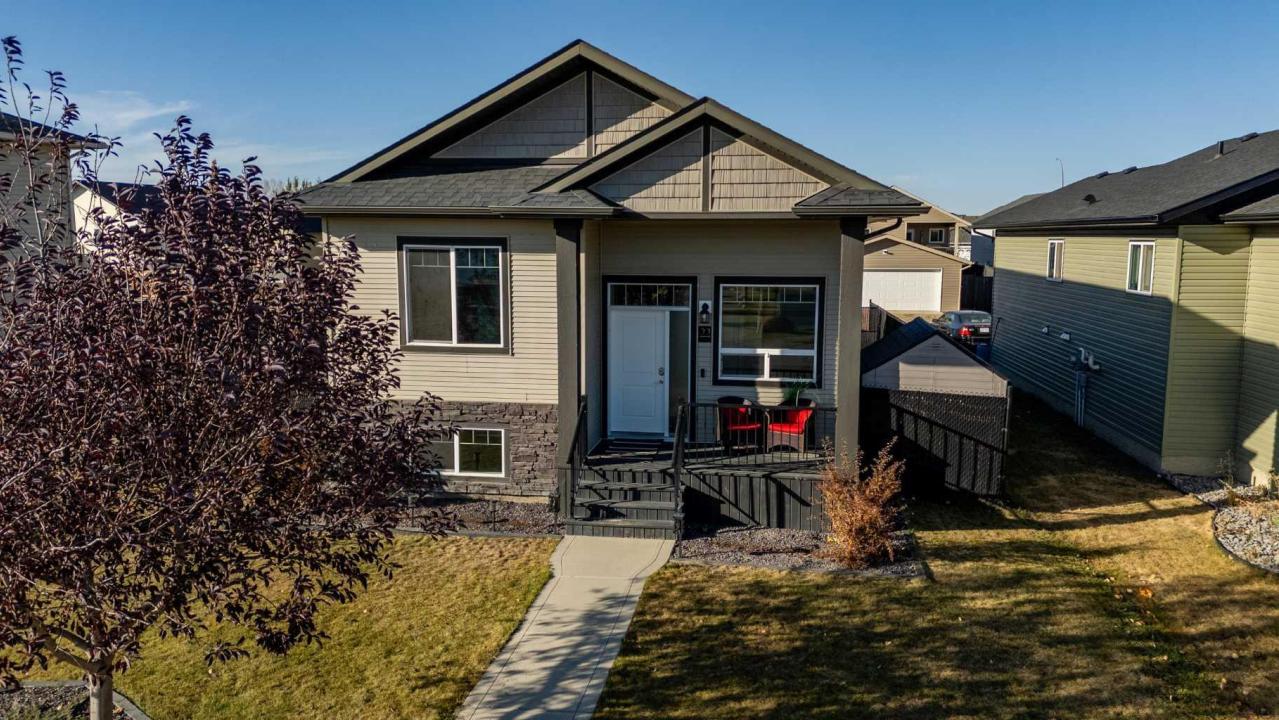 22 MACKENZIE RANCH WAY, Lacombe, Альберта T4L 0A7, Канада