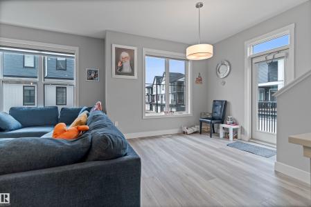 6905 25 AVENUE SW, Edmonton, Alberta T6X 3B7, Canada