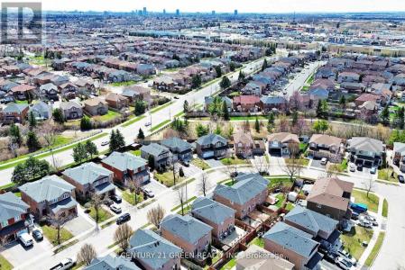 26 DOLPHIN SONG CRESCENT, Brampton (sandringham-wellington), Ontario L6R 2A4, Canada