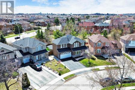 26 DOLPHIN SONG CRESCENT, Brampton (sandringham-wellington), Ontario L6R 2A4, Canada