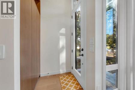 5018 21A STREET SOUTHWEST, Calgary, Alberta T6T 0B3, Canada