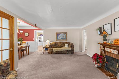 9869 Melbourne Avenue, Allen Park, 密歇根州 48101, 美国