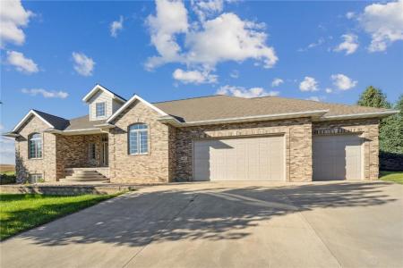 2111 W 4th Street, Vinton, Iowa 52349, USA