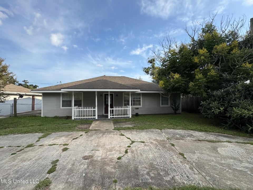 213 Oak Street, Long Beach, Mississippi 39560