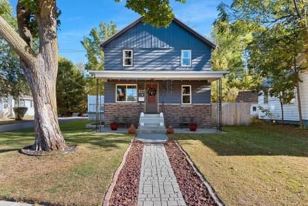 327 MAIN Street, OCONTO, Wisconsin 54153, USA