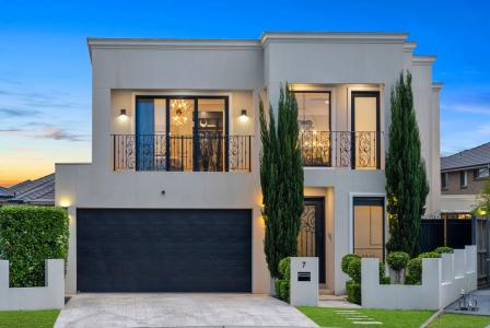 7 County Close, Carnes Hill, NSW 2171, Australia