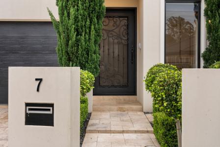 7 County Close, Carnes Hill, NSW 2171, Australia