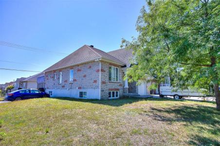 1720-1722 Rue André-Prévost, Saint-Jérôme, ケベック J7Z 0A6, カナダ