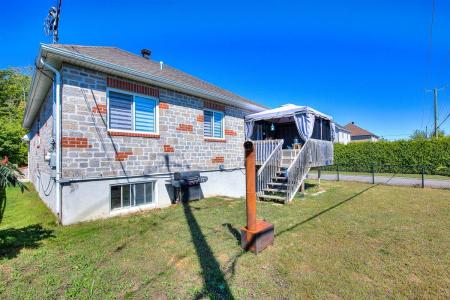 1720-1722 Rue André-Prévost, Saint-Jérôme, ケベック J7Z 0A6, カナダ