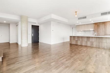 1025  Rue de la Commune E., Montréal (Ville-Marie), Quebec H2L 0G5, Canada