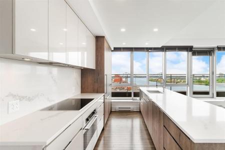 1025  Rue de la Commune E., Montréal (Ville-Marie), Quebec H2L 0G5, Canada