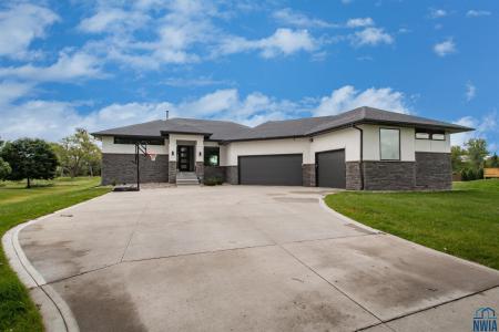 920 Wynstone Drive, Jefferson, SD 57038, USA