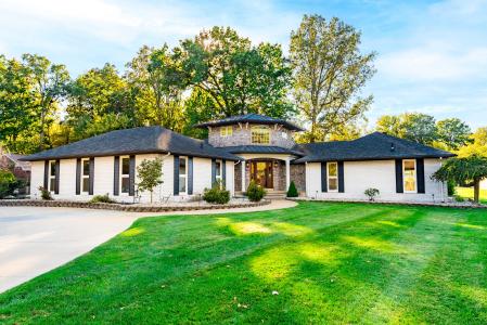 26036 Parke Ln., Grosse Ile, Michigan 48138, USA