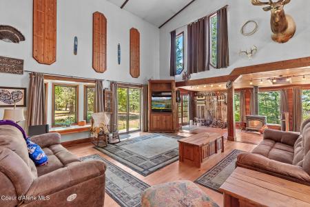 675 Old Forest Road, Spirit Lake, Idaho 83869, États-Unis