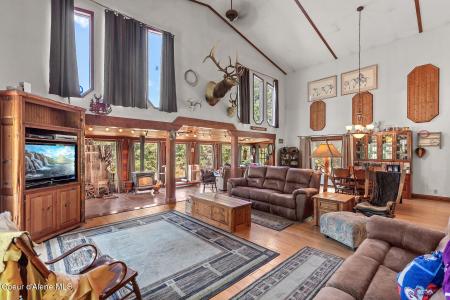 675 Old Forest Road, Spirit Lake, Idaho 83869, États-Unis