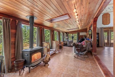 675 Old Forest Road, Spirit Lake, Idaho 83869, États-Unis