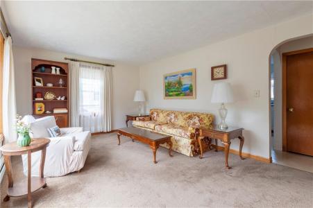 22-24 Douglas St, West Warwick, 罗得岛 02893, 美国