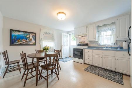 22-24 Douglas St, West Warwick, 罗得岛 02893, 美国