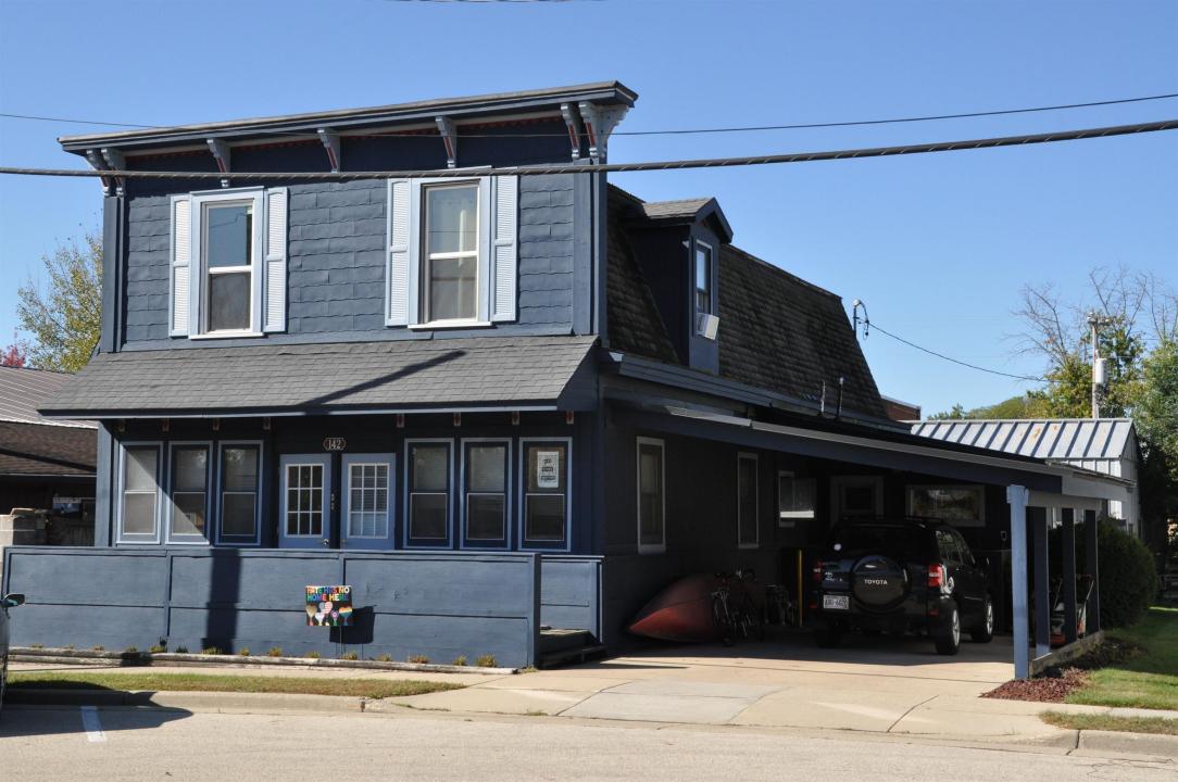 142 N Worcester Street, Spring Green, Wisconsin 53588, USA