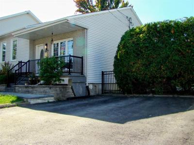 1236 43e Avenue, Laval (Fabreville), Quebec H7R 5A1, Canadá