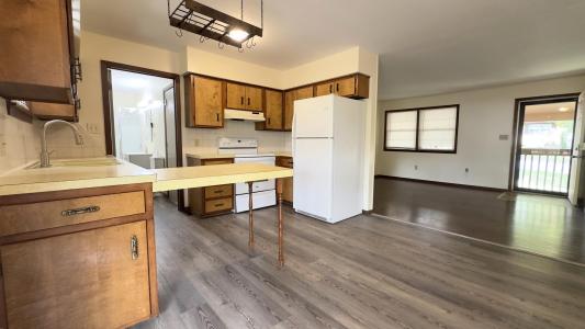 1208 E Austin Street, Bolivar, Missouri 65613