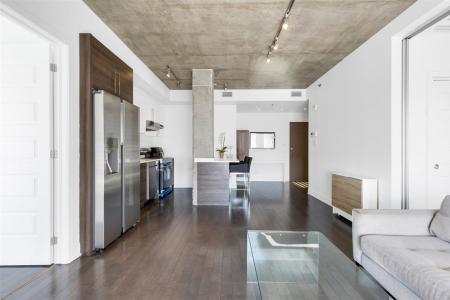 2335  Ch. Manella, Mont-Royal, ケベック H4P 0B3, カナダ