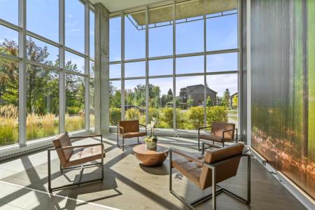 17  Av. Gendron, Pointe-Claire, Quebec H9R 0B8, Canada