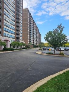 5441 N East River Road #106, Chicago, Illinois 60656, USA