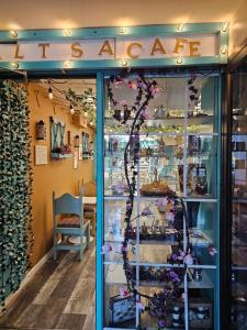 5441 N East River Road #106, Chicago, Illinois 60656