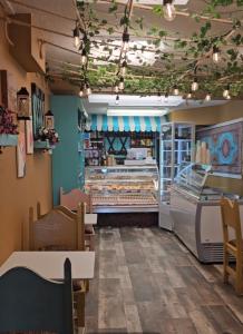 5441 N East River Road #106, Chicago, Illinois 60656