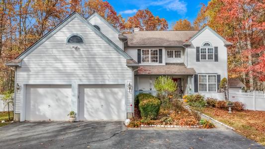 4 Southwoods Lane, Oak Ridge, New Jersey 07438