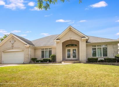 986 W Stonehedge Drive, Addison, Illinois 60101, USA